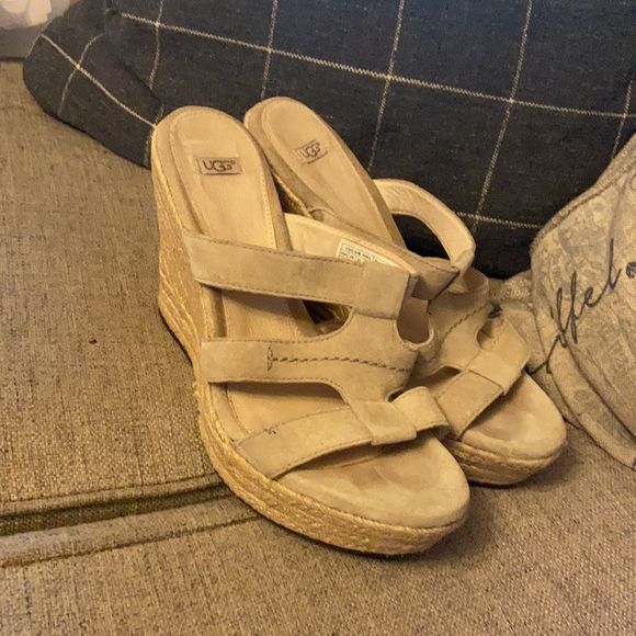 🎁 UGG wedge size 9 - Picture 2 of 8